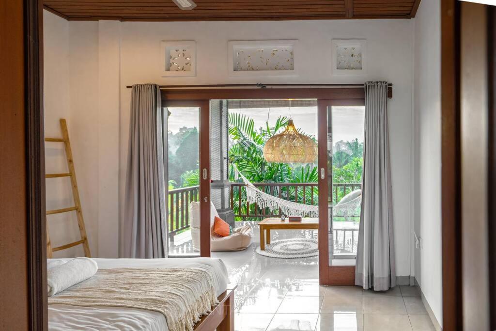 Beautiful 3 Bedroom Jungle View * Ubud (Bali)